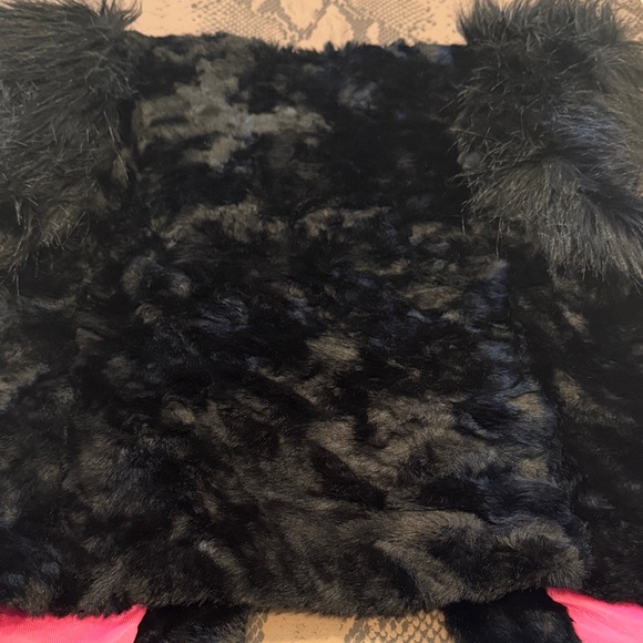 Neiman Marcus target Skaist Taylor Women’s Black Faux Fur Vest with Pink Lining - Picture 8 of 8
